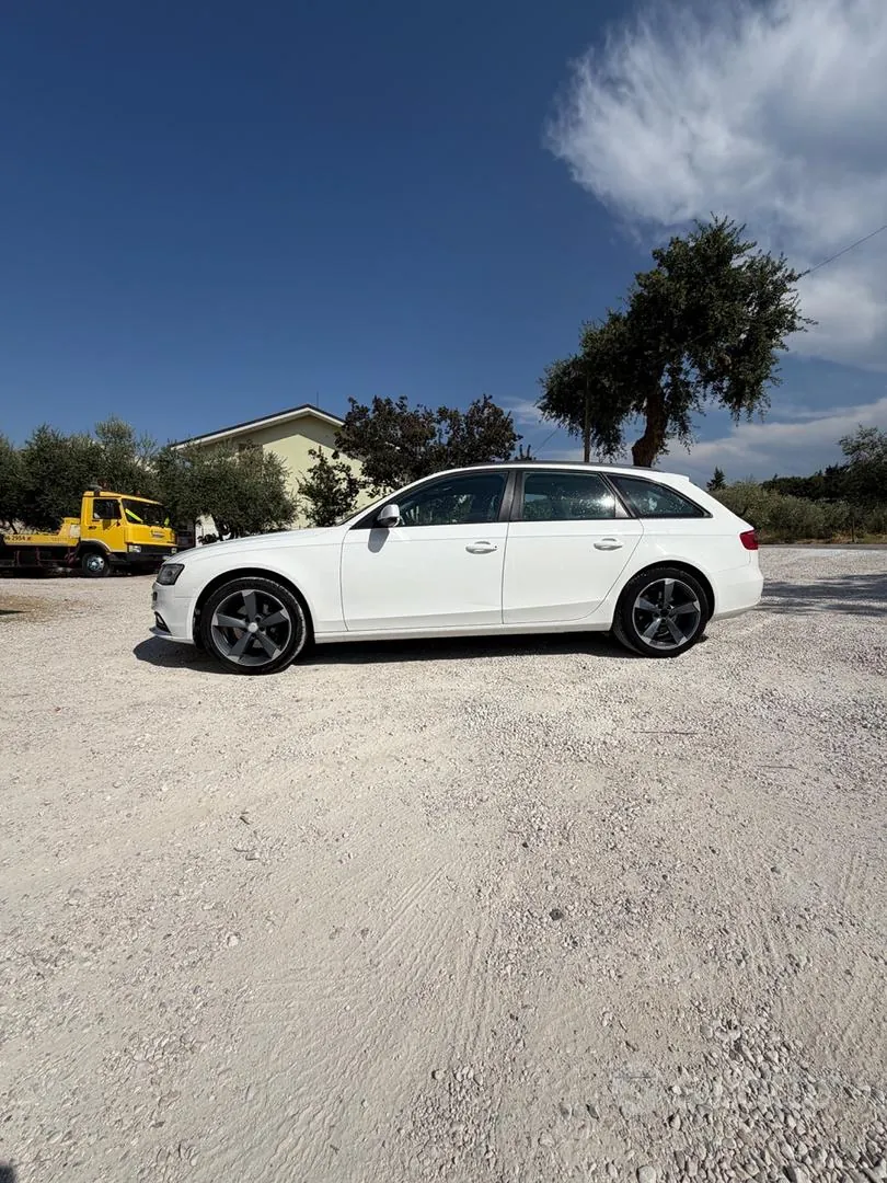 Audi A4 2013 photo 2