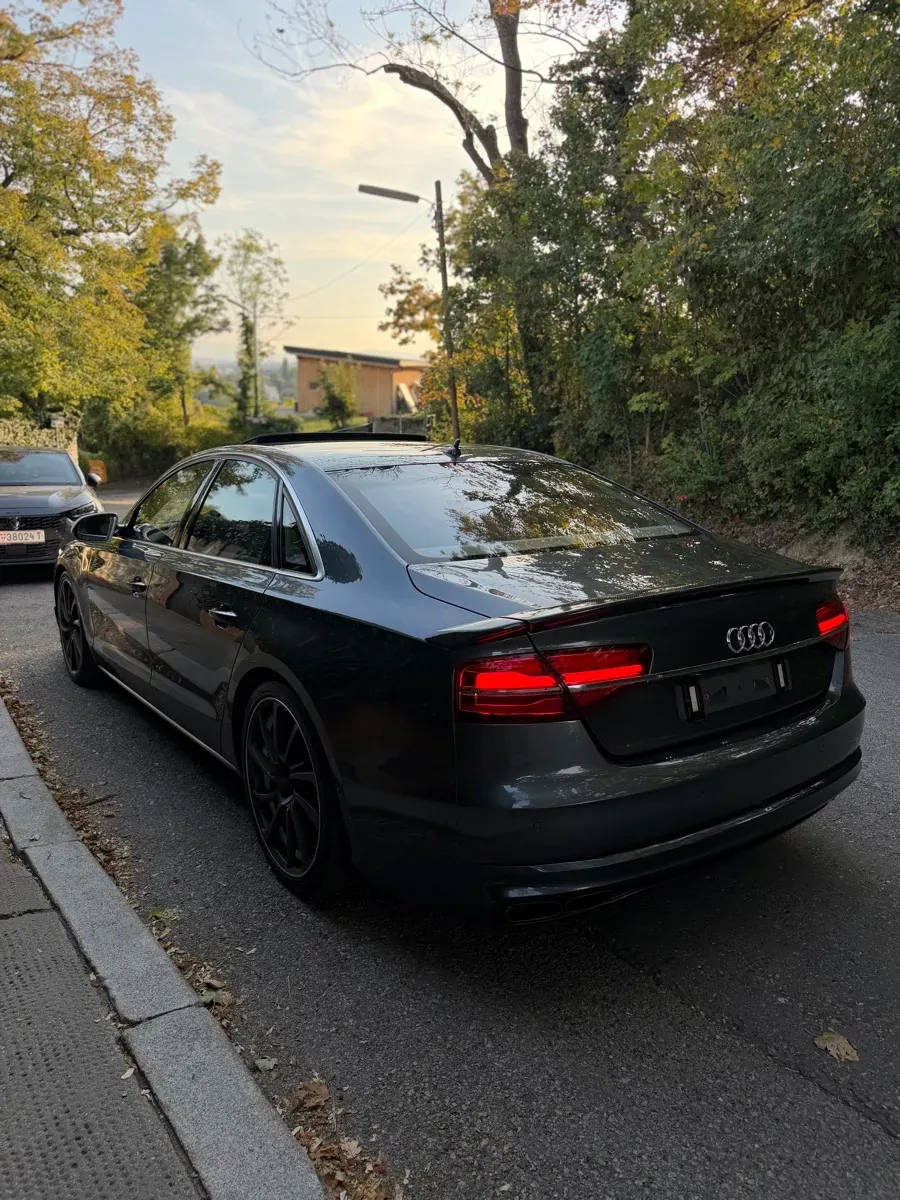 Audi A8 2010 photo 3