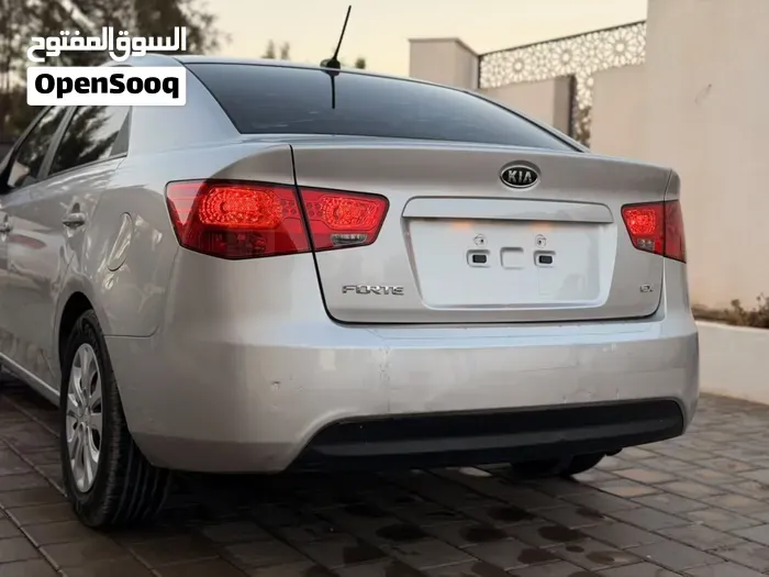 Kia Forte 2012 photo 2