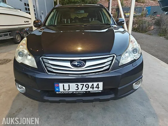 Subaru Outback 2010 photo 2