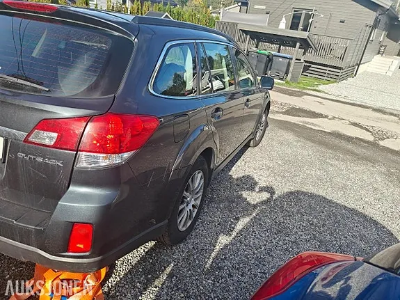 Subaru Outback 2010 photo 4
