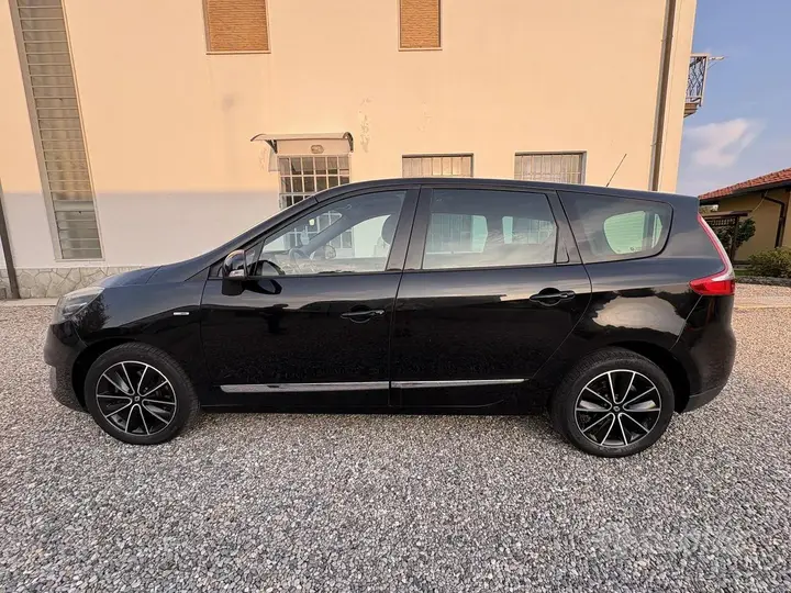 Renault Scenic 2012 photo 4