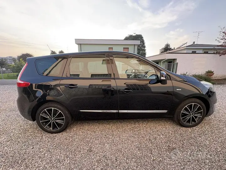 Renault Scenic 2012 photo 3