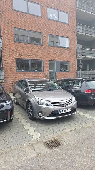 Toyota Avensis 2014 photo 2