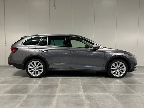 Skoda Octavia Scout 2023 photo 2