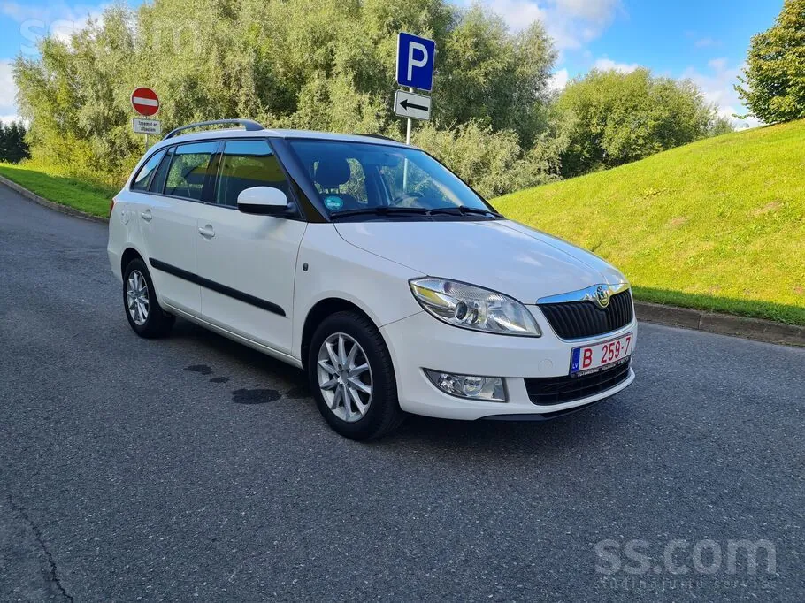 Skoda Fabia 2012 photo 3