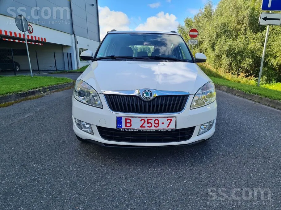 Skoda Fabia 2012 photo 2