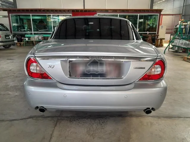 Jaguar Xj6