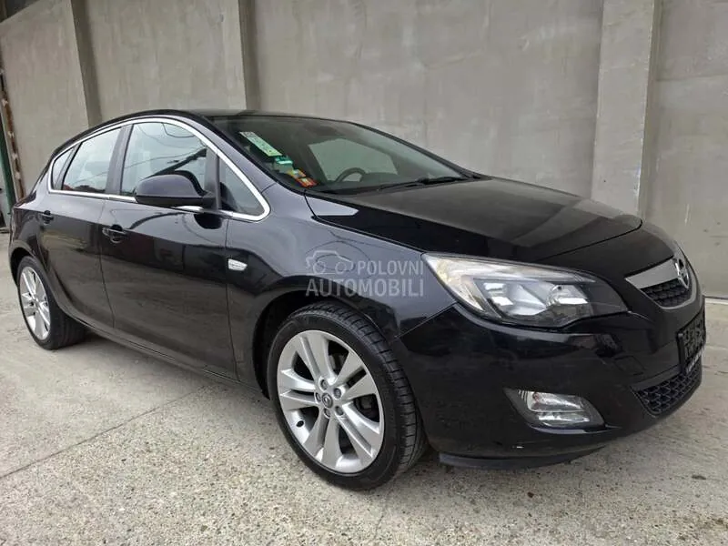 Opel Astra J 2011 photo 4