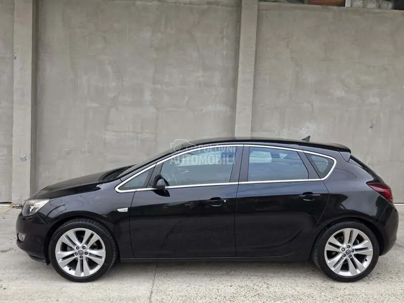 Opel Astra J 2011 photo 5