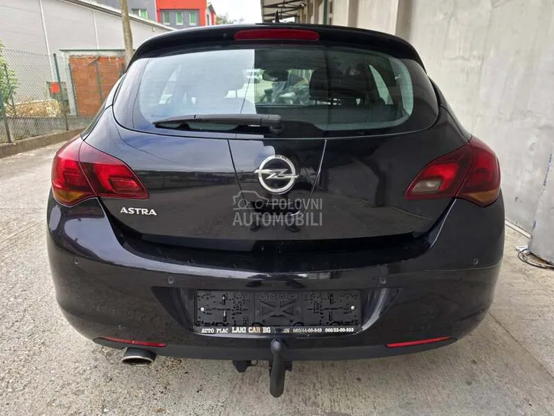 Opel Astra J 2011 photo 3