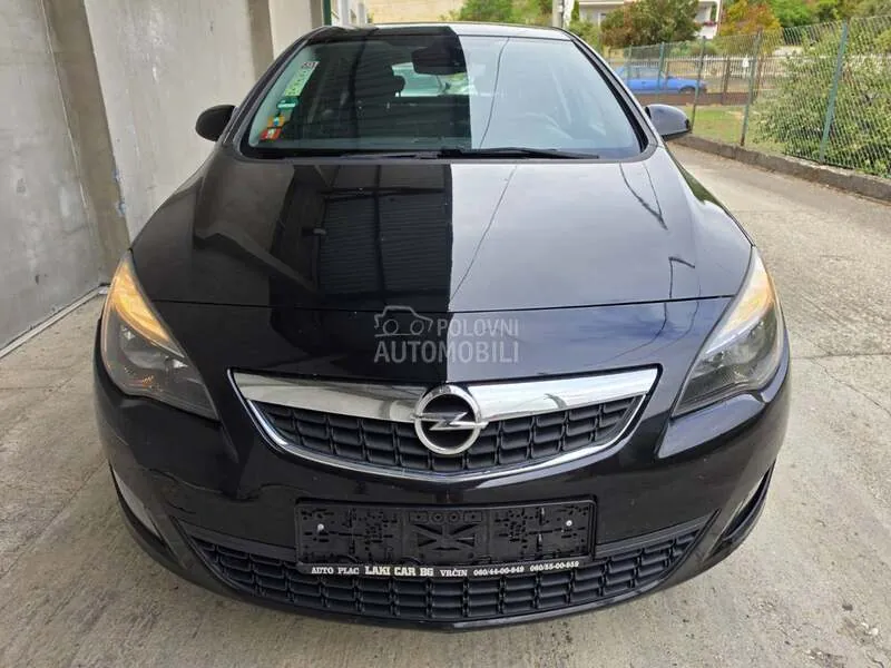 Opel Astra J 2011 photo 2