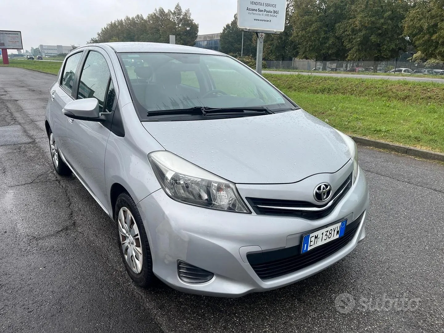 Toyota Yaris 2012 photo 2