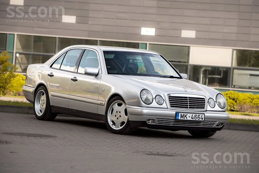 Mercedes-Benz E 300 1997 photo 2