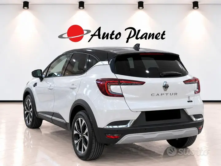 Renault Captur 2023 photo 2