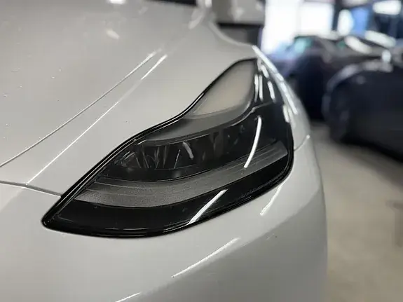 Tesla Model Y 2024 photo 3