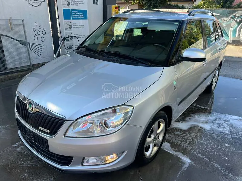 Skoda Fabia 2011 photo 2