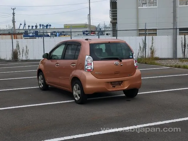 Toyota Passo Plus Hana 2013 photo 3