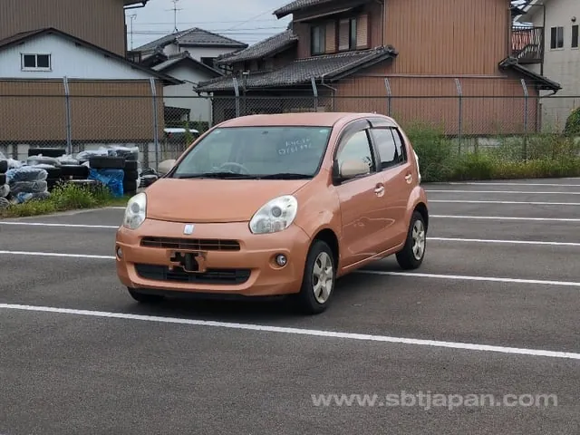 Toyota Passo Plus Hana 2013 photo 2