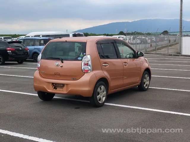 Toyota Passo Plus Hana 2013 photo 4
