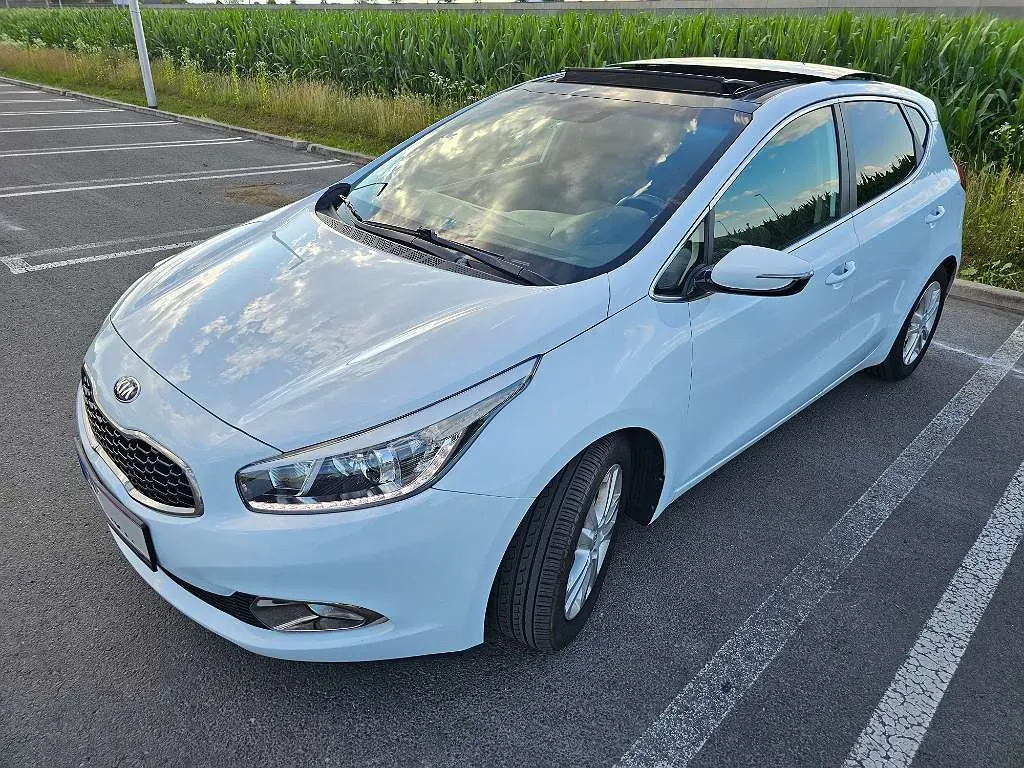 Kia Ceed 2012 photo 2
