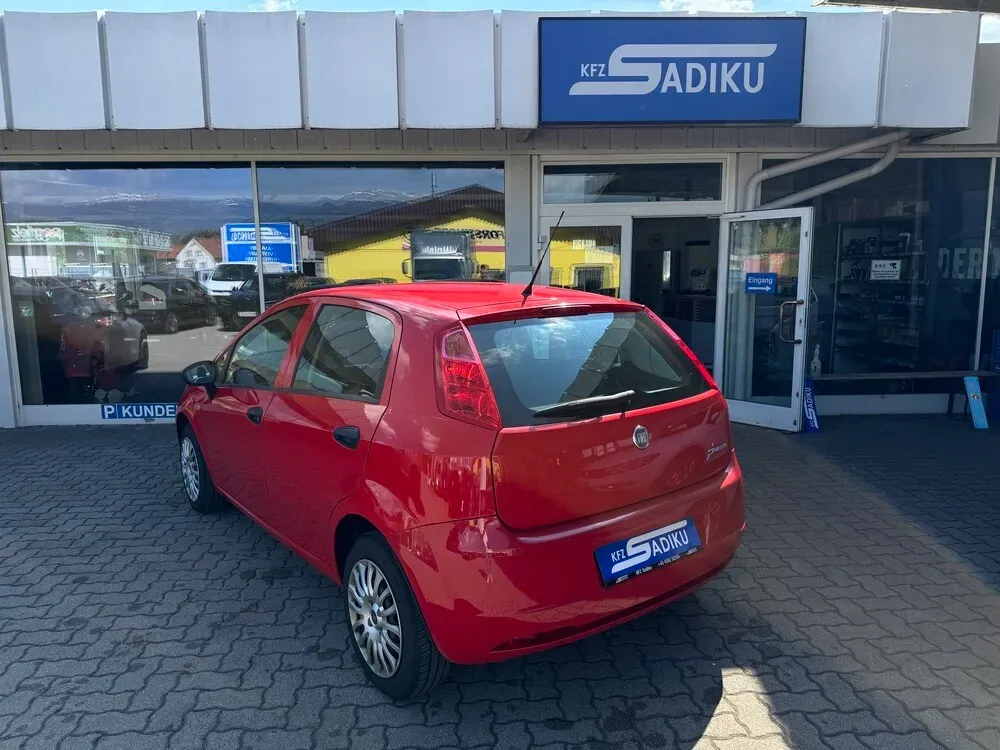 Fiat Punto 2009 photo 2