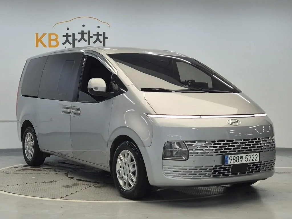 Hyundai Staria 2023 photo 4
