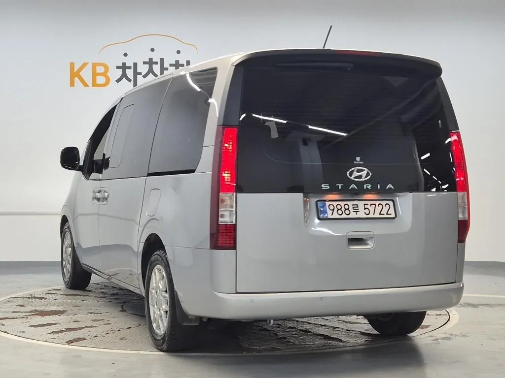 Hyundai Staria 2023 photo 2