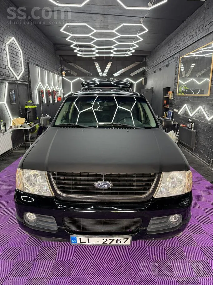 Ford Explorer 2003 photo 4