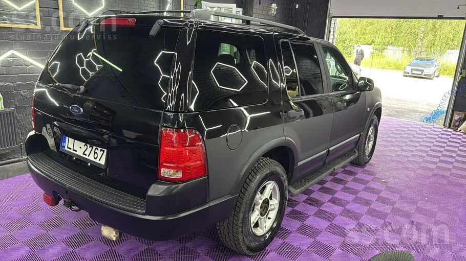 Ford Explorer 2003 photo 3