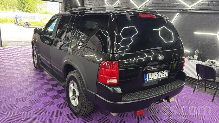 Ford Explorer 2003 photo 2