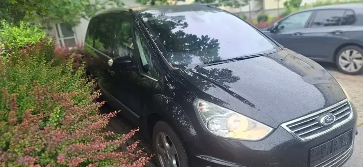 Ford Galaxy 2012 photo 3