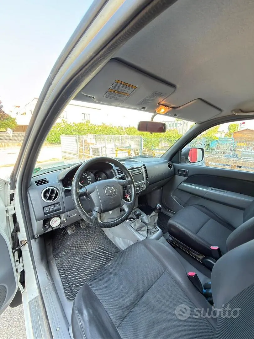 Mazda Bt-50 2009 photo 3