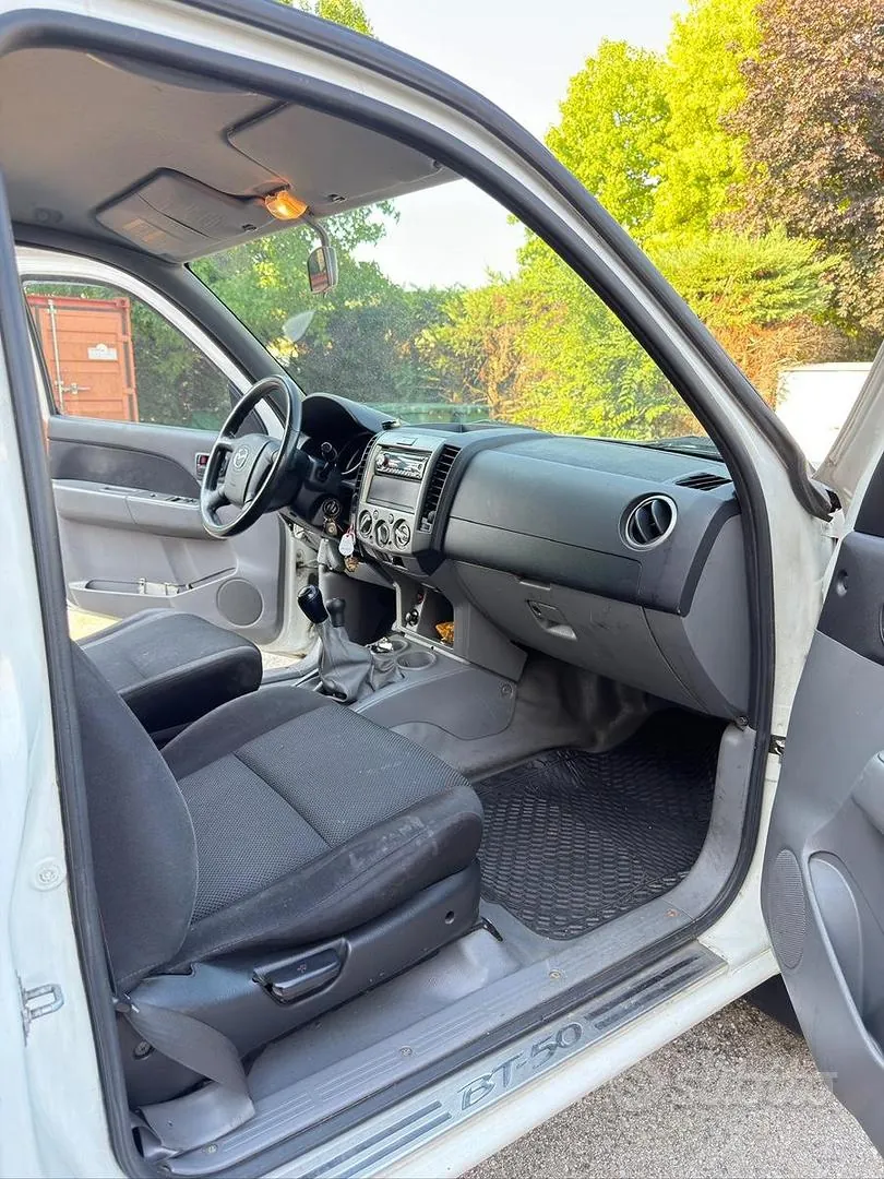 Mazda Bt-50 2009 photo 4