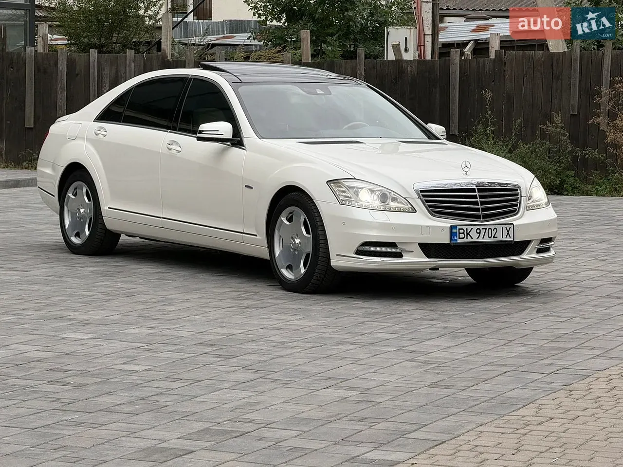 Mercedes-Benz S-Class 2012 photo 4