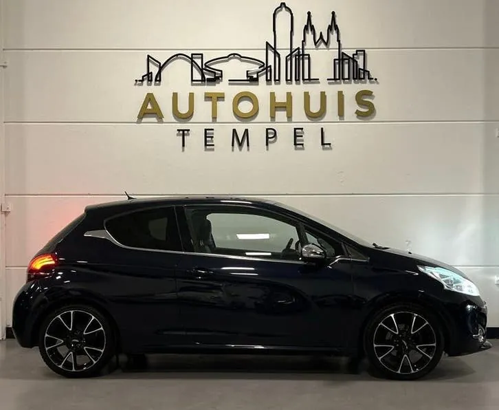 Peugeot 208 2013 photo 3