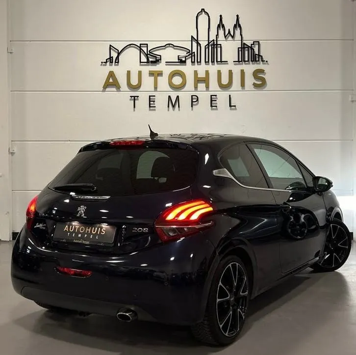 Peugeot 208 2013 photo 2