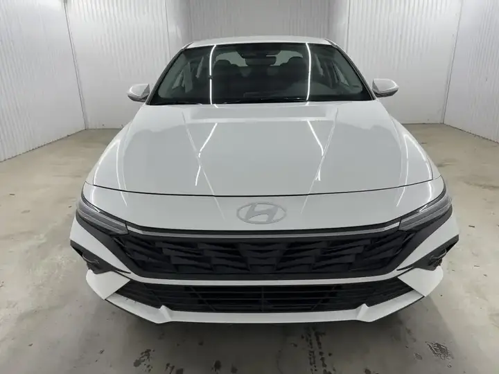 Hyundai Elantra 2025 photo 3