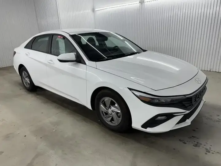 Hyundai Elantra 2025 photo 5