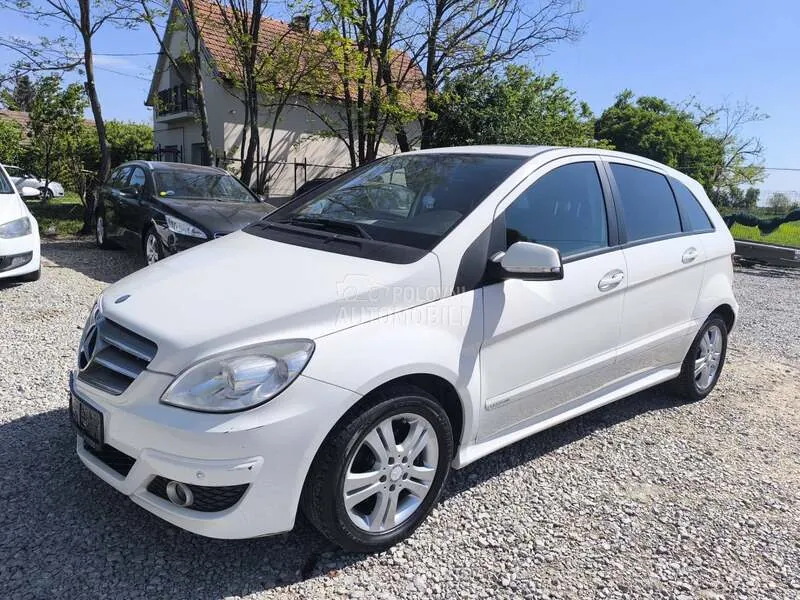 Mercedes-Benz B-Class 2010 photo 3