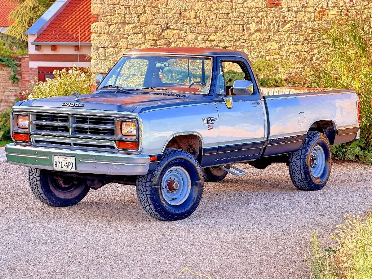 Dodge Power Ram W250 1988 photo 3