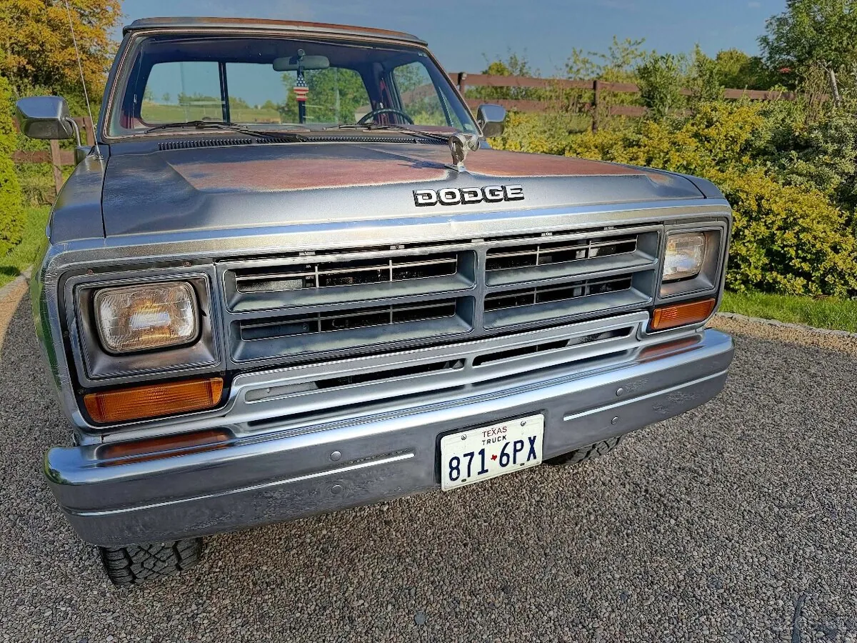 Dodge Power Ram W250 1988 photo 4