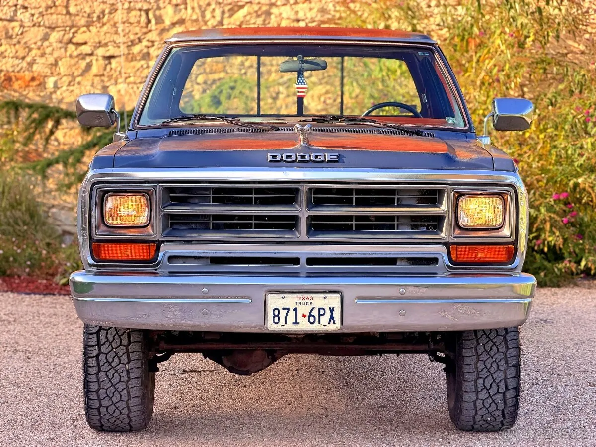 Dodge Power Ram W250 1988 photo 2