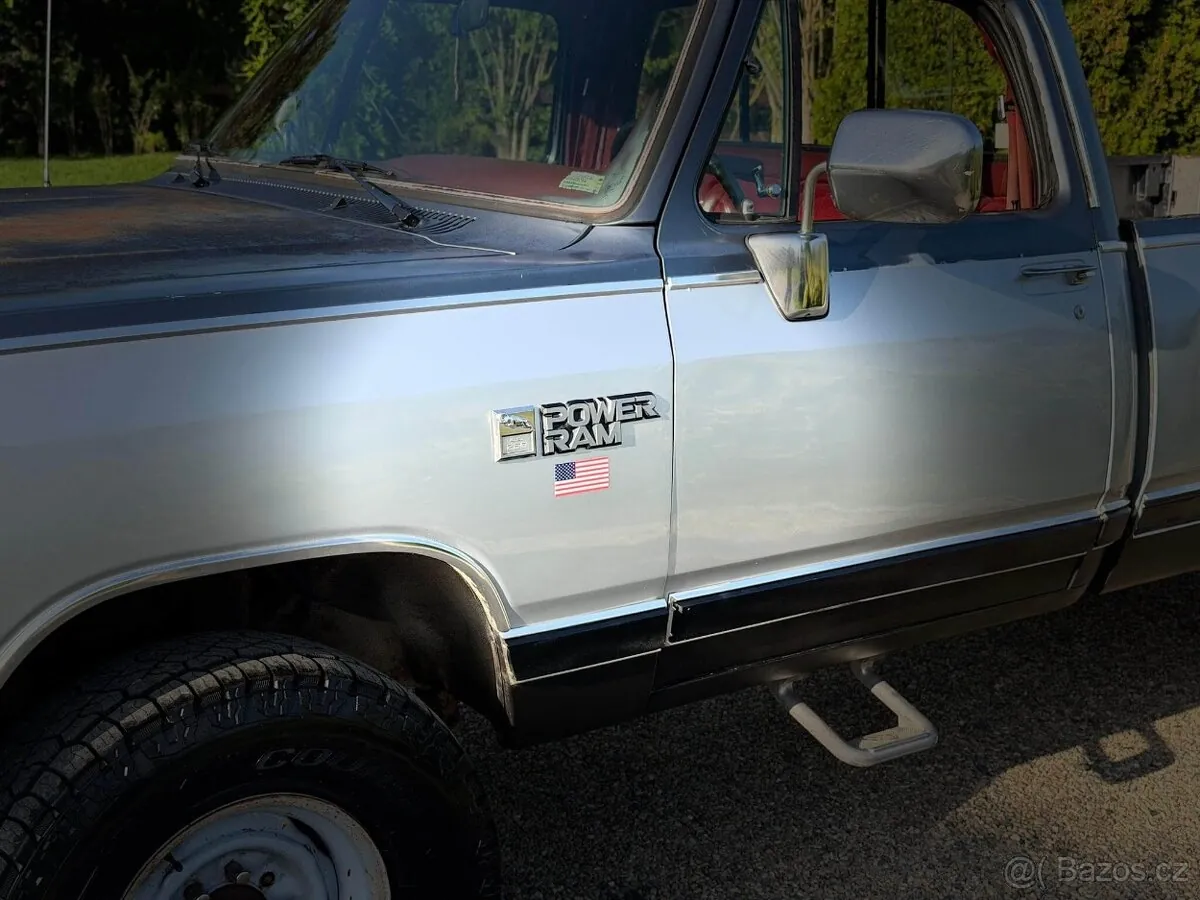 Dodge Power Ram W250 1988 photo 5