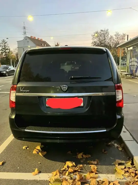 Lancia Voyager 2013 photo 3