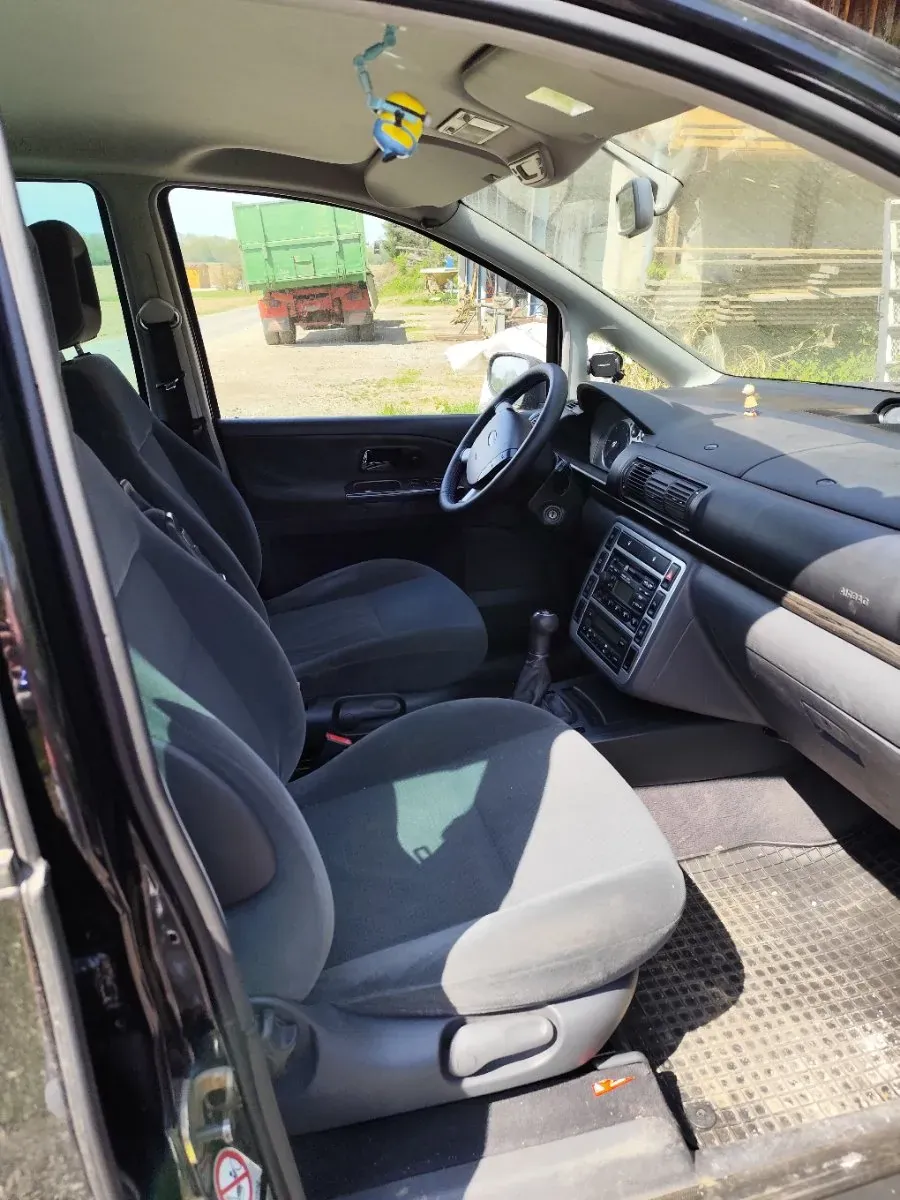 Ford Galaxy 2002 photo 2