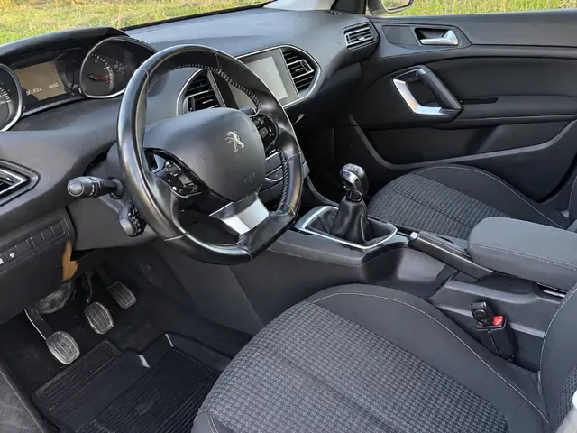 Peugeot 308 2017 photo 4