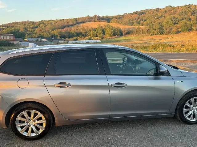 Peugeot 308 2017 photo 3