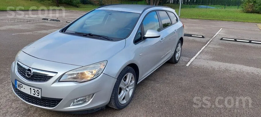 Opel Astra 2011 photo 4
