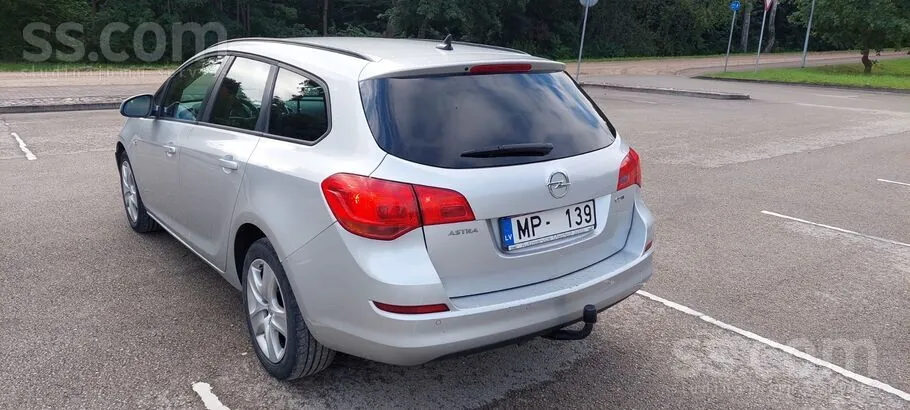 Opel Astra 2011 photo 3
